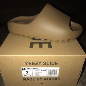 YEEZY SLIDE